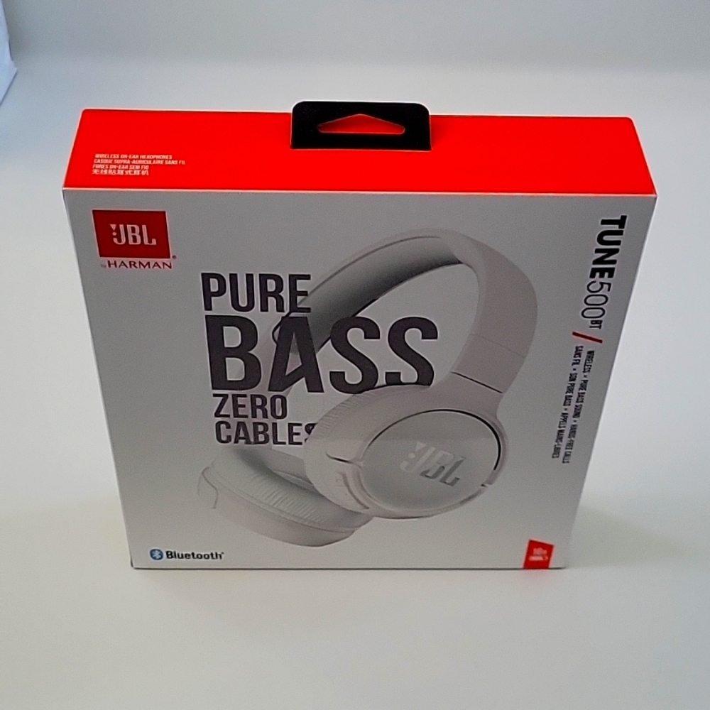 JBL Pure Bass WHITE on ear Headphones 500BT, NEW